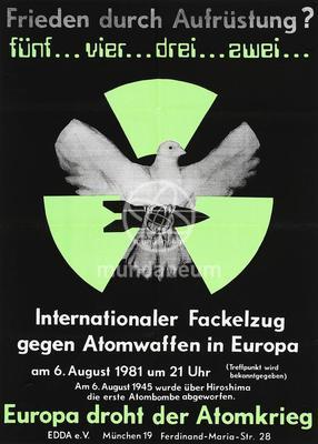 Frieden durch Aufrüstung?  Internationaler Fackelzug gegen Atomwaffen in Europa