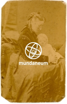 Paul Otlet dans les bras de sa maman, Maria Van Mons